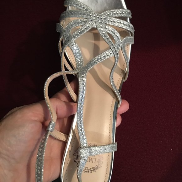 IM Vilina Silver Size 8 Wedding, Dinner, Dress Shoes Low Heel NEW - Picture 4 of 7